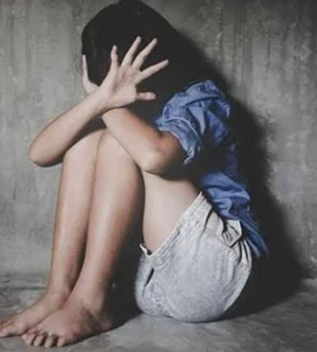 9వ తరగతి బాలికను గర్భవతిని చేసిన యువకుడు