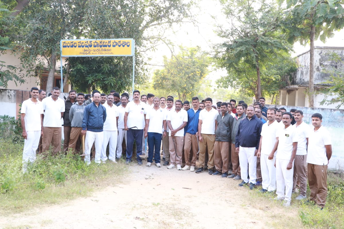 "విలేజ్ విసిటింగ్" శ్రమదానంలో పాల్గొన్న 17వ పోలీస్ బెటాలియన్