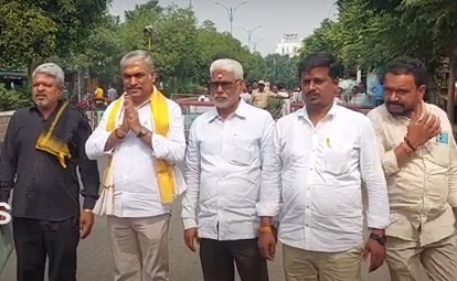 స్వాతంత్ర అభ్యర్థిగా తొలి నామినేషన్ వేసిన లగిశెట్టి శ్రీనివాస్