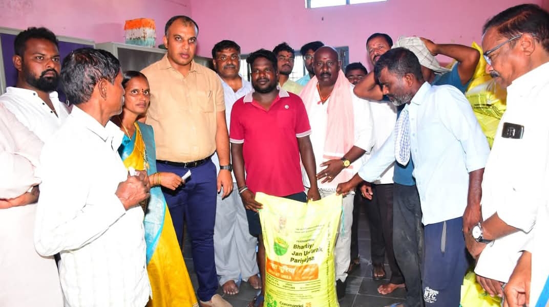 మహిళా సంఘాల సభ్యులు ఆర్థికంగా వృద్ధి చెందాలి : జిల్లా కలెక్టర్ సందీప్ కుమార్ ఝా
