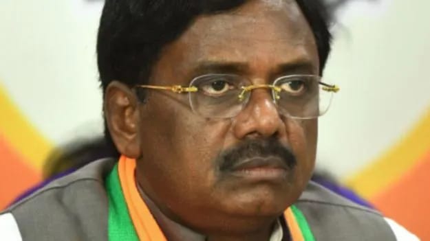 మంత్రి వివేక్&zwnj;కు తప్పిన ప్రమాదం.. ఏం జరిగిందంటే