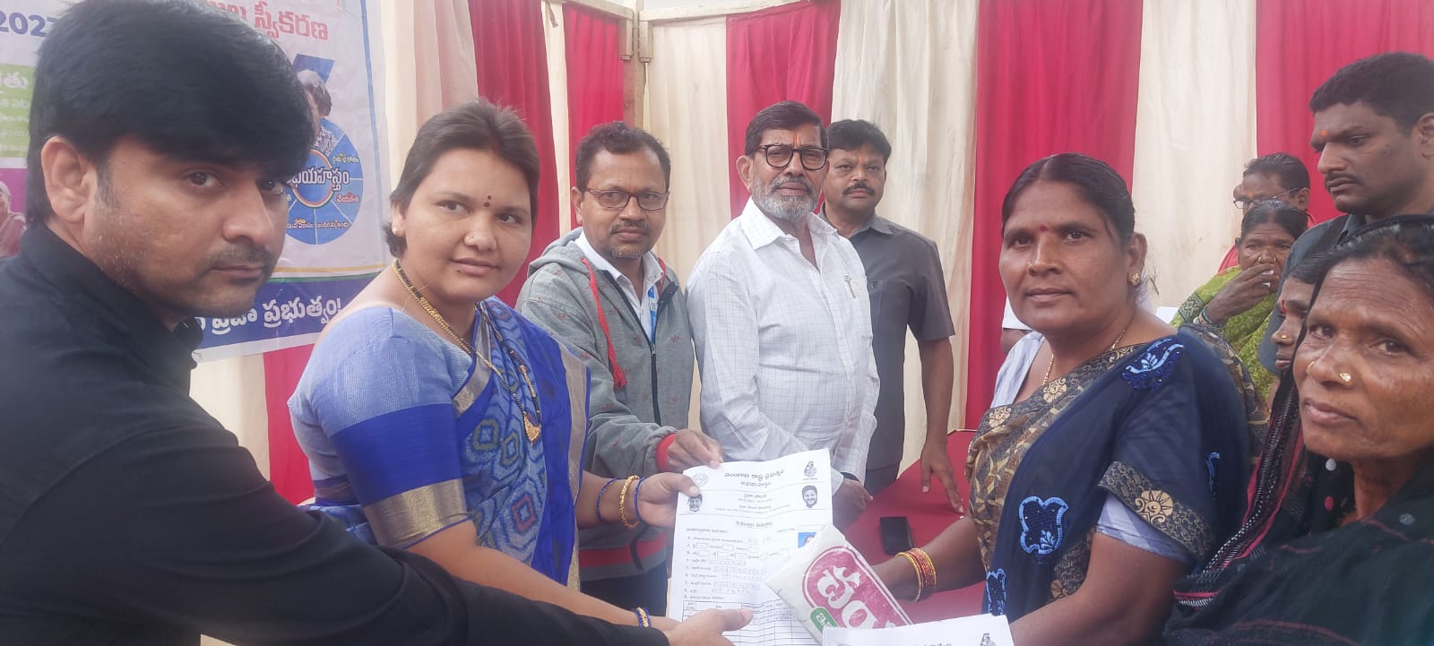 అభయాస్త కార్యక్రమాన్ని ప్రారంభించిన NAFSCOB చైర్మన్ కొండూరి రవీందర్ రావు మరియు వార్డ్ కౌన్సిలర్ సభ్యులు దార్ల కీర్తన సందీప్