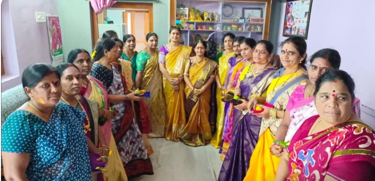 కాపు సీతాలక్ష్మీ ఇంట ఘనంగా వరలక్ష్మి వ్రతం..
