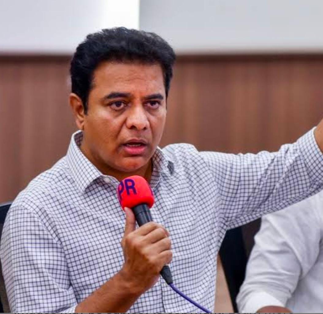 ఈ ప్రభుత్వాన్ని మేము పడగొట్టడం ఏంటి? మాజీ మంత్రి కేటీఆర్