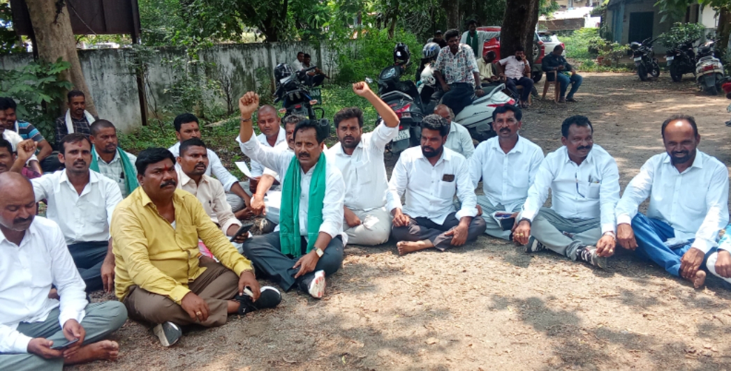 అటవీ శాఖ అధికారుల ఆగడాలు నశించాలి