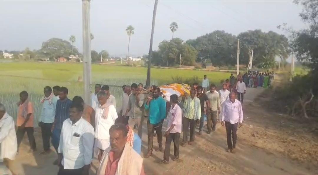 వైకుంఠ రథాన్ని పంపని సిరిసిల్ల మున్సిపల్ అధికారులు