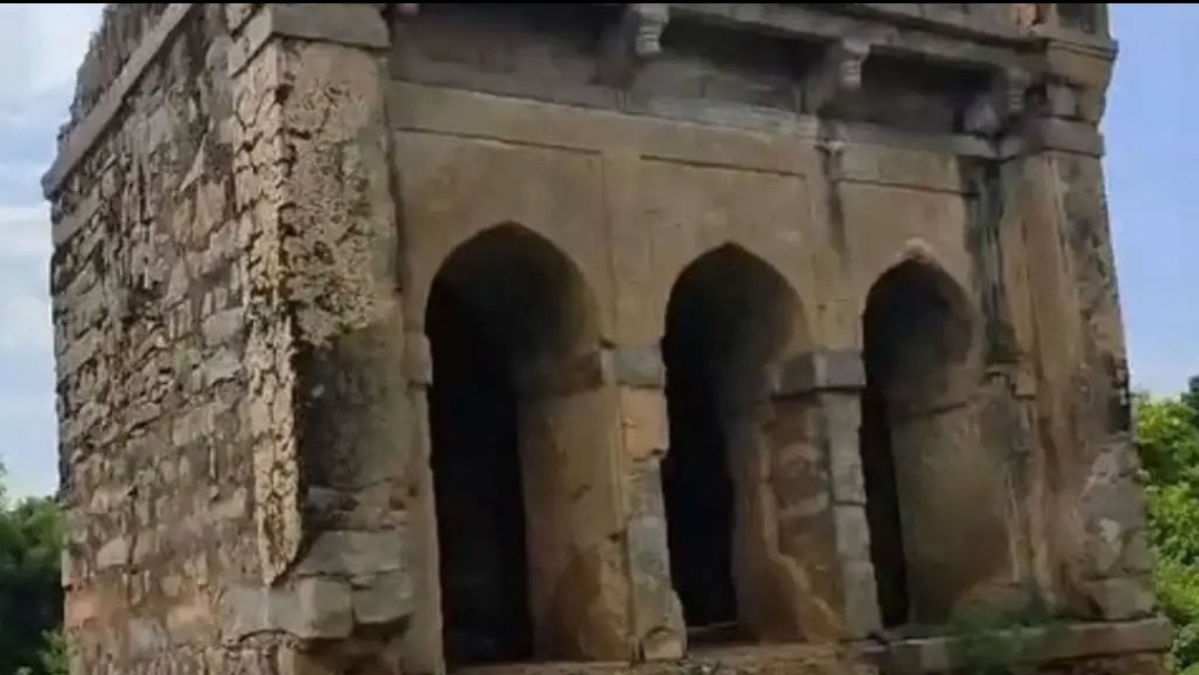 ఇది మసీదు కాదు గుర్రాల శాల