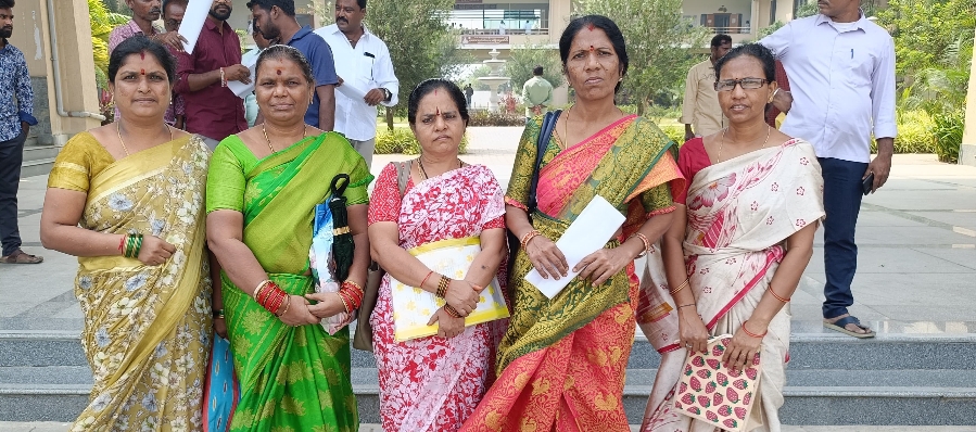 అంగన్వాడి విద్యార్థులకు స్కూల్ యూనిఫాం దుస్తులు కుట్టడానికి తమకు అవకాశం ఇవ్వండి
