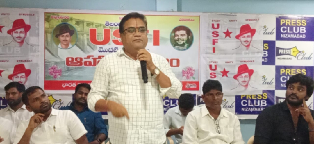 పేద విద్యార్థులకు రాష్ట్ర ప్రభుత్వం స్కాలర్షిప్, ఫీజు రియంబర్స్మెంట్ ఇవ్వకపోవడం దారుణం