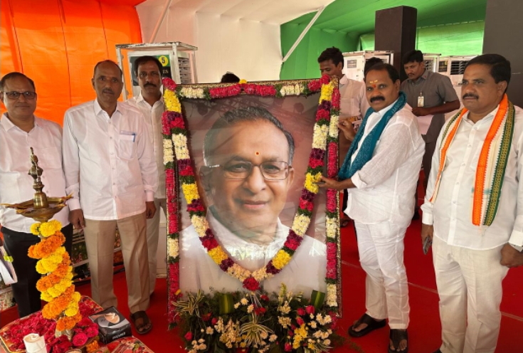 మాజీ కేంద్రమంత్రి జైపాల్ రెడ్డి చిత్రపటానికి నివాళులర్పించిన ఎమ్మెల్యే వీర్లపల్లి శంకర్..!