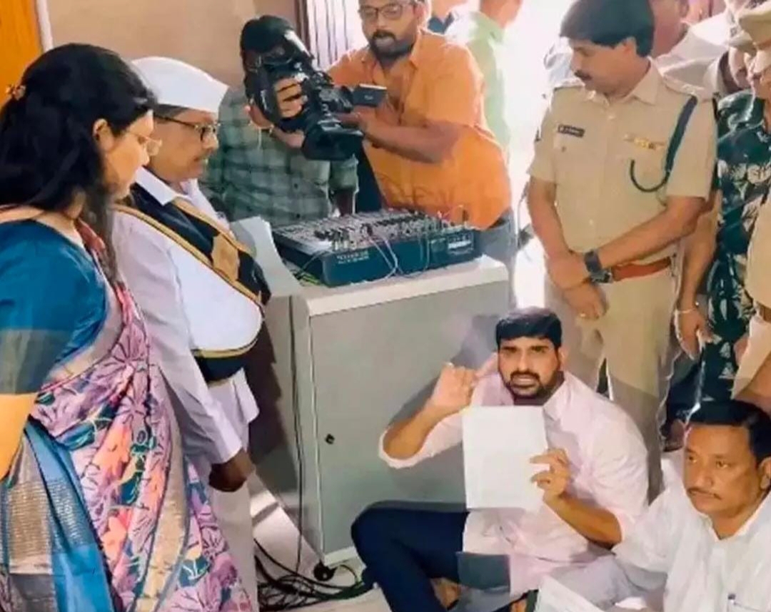 హుజురాబాద్ ఎమ్మెల్యే పాడి కౌశిక్ రెడ్డి పై కేసు నమోదు