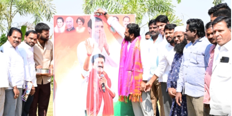 రాహుల్ గాంధీ, సీఎం రేవంత్ రెడ్డి చిత్రపటానికి పాలాభిషేకం.. చేసిన నీలo మధు