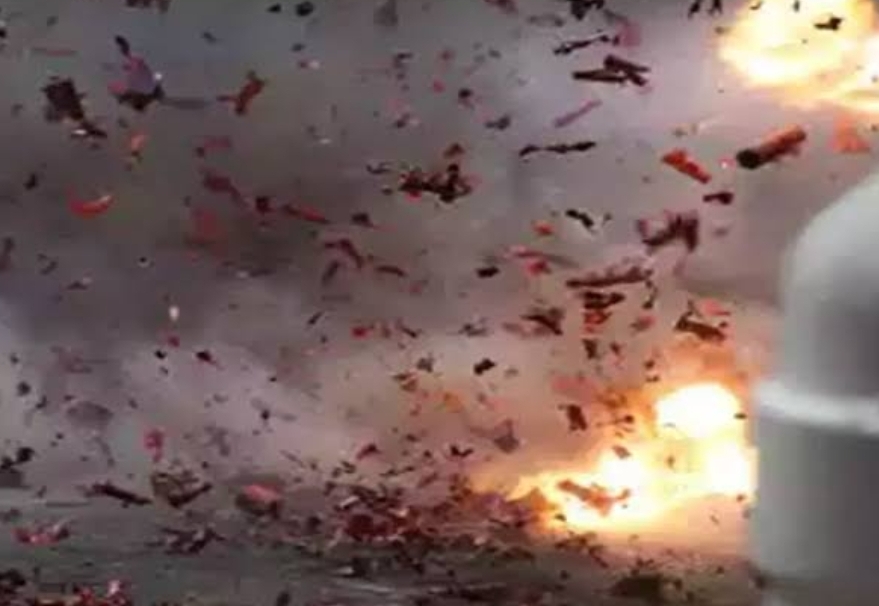 పాక్&zwnj; సరిహద్దు వద్ద బాంబు పేలుడు.. ఇద్దరు జవాన్ల మృతి