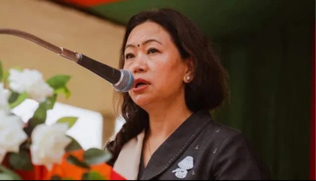 ప్రమాణస్వీకారం చేసిన మరుసటి రోజే పదవికి రాజీనామా