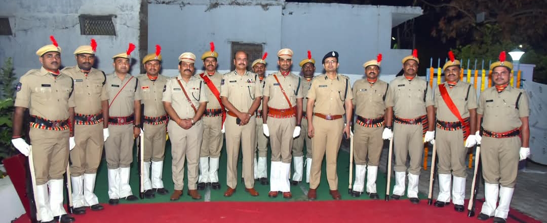 వరంగల్ కమిషనరేట్ సాయుధ పోలీసులకు క్యాష్ రివార్డ్