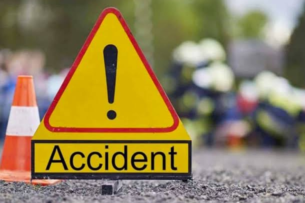 రోడ్డు ప్రమాదంలో ఒకే కుటుంబానికి చెందిన 8 మంది మృతి