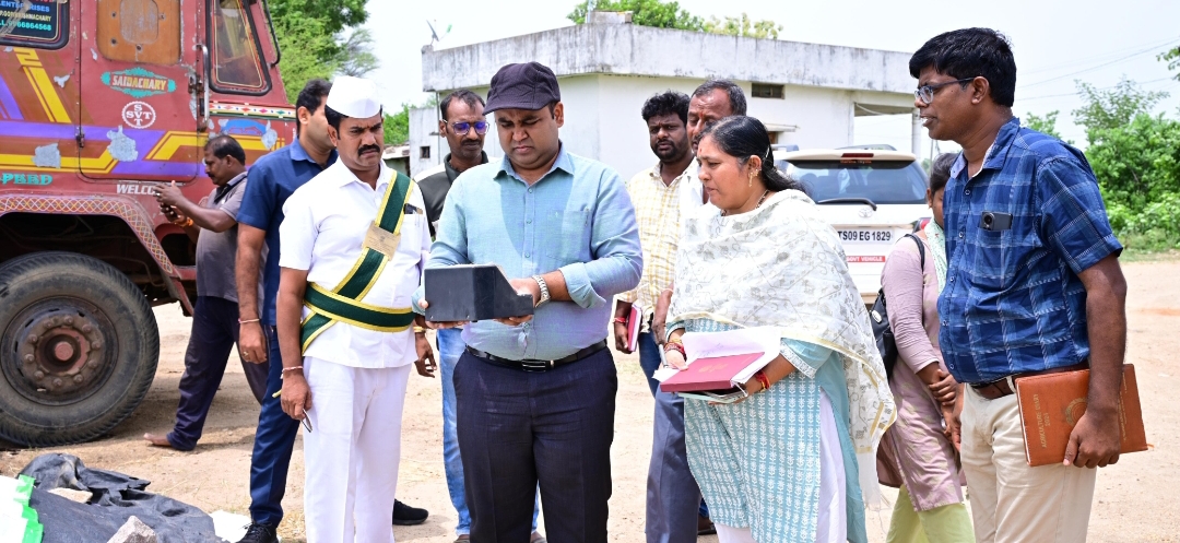 రైతులు ఎవరు అధైర్య పడవద్దు అండగా ఉంటాం : జిల్లా కలెక్టర్ రాహుల్ రాజ్