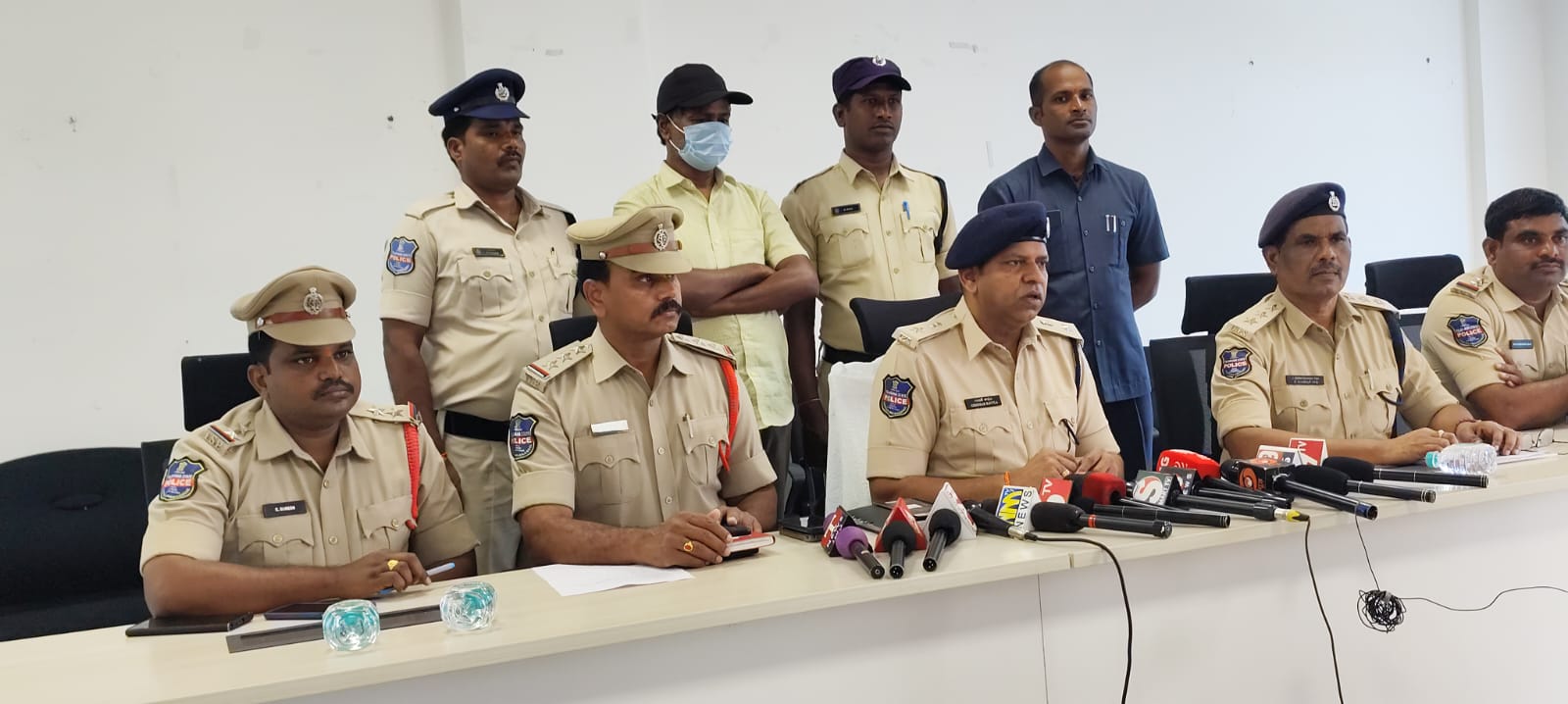 నక్సలైట్ నని బెదిరించి 50 లక్షలు డిమాండ్ చేసిన వ్యక్తి అరెస్టు