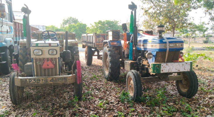 అక్రమంగా ఇసుక రవాణా చేస్తున్న రెండు టాక్టర్లు పట్టుకున్న చండ్రుగొండ పోలీసులు