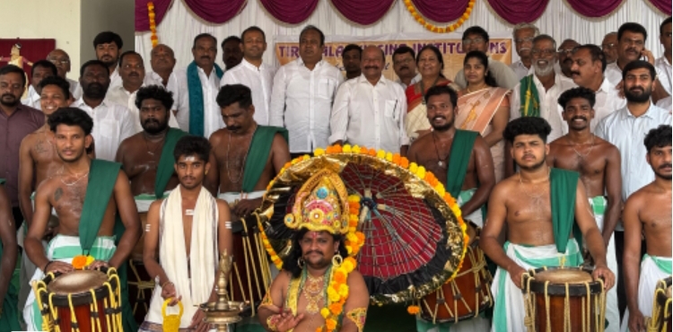 కేరళ సంస్కృతికి, సాంప్రదాయాలకు  "ఓనమ్" పండగ ప్రతీక