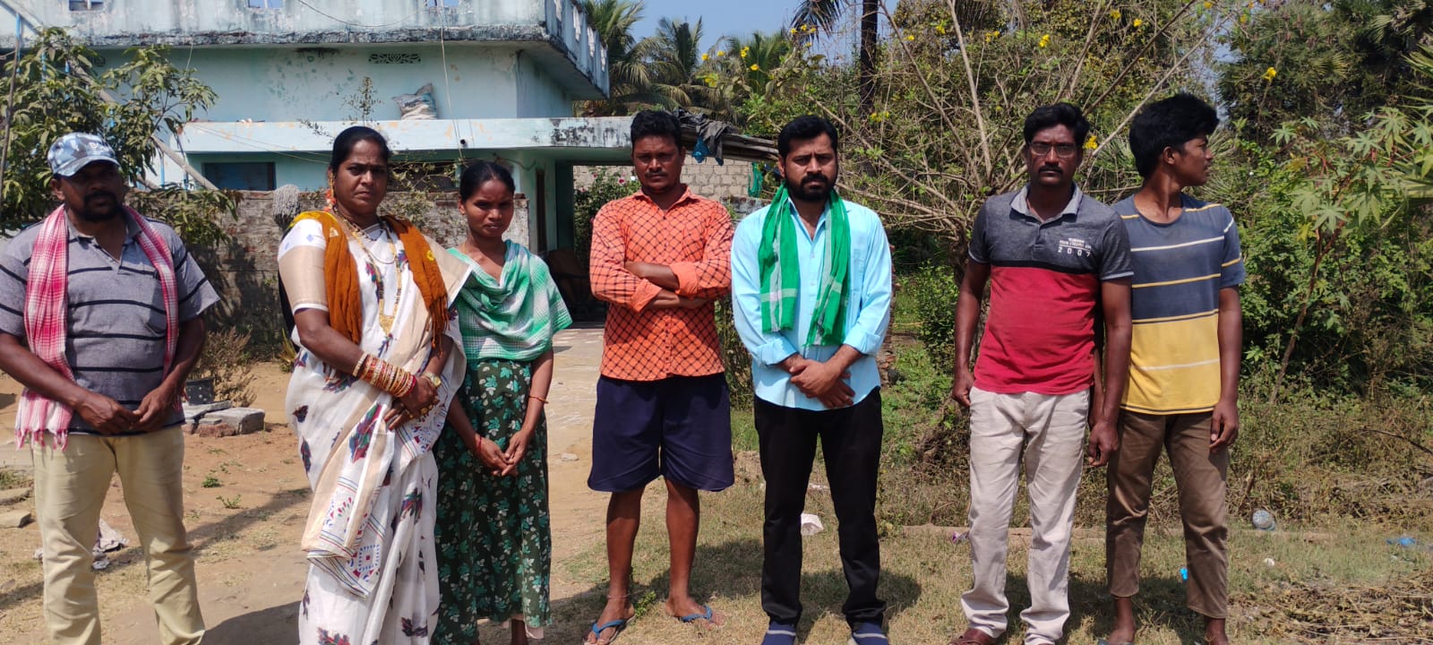 కరెంట్ షాక్ గురైనటువంటి లాస్య కుటుంబ సభ్యులను కలిసి ప్రమాదము గల కారణాలు అడిగి తెలుసుకున్న తంబల్ల రవి