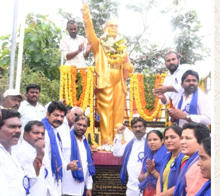 మహబూబాబాద్ జిల్లా సింగారంలో భారతరత్న అంబేద్కర్ విగ్రహాన్ని ఆవిష్కరించిన ఎంపీ వద్దిరాజు