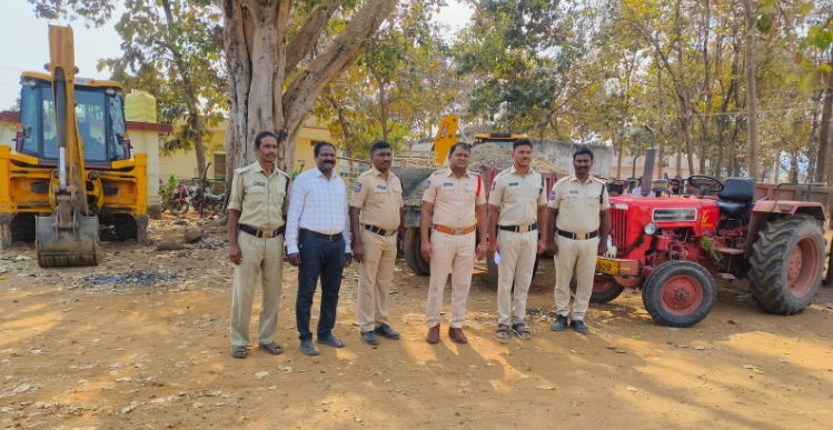 అక్రమ ఇసుక తోలకాలు జరుపుతున్న వ్యక్తులపై కేసు