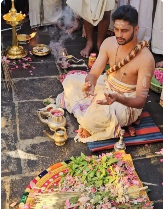 శబరిమల తంత్రిస్థానం అందచేసే కాంతర్ రాజీవ్