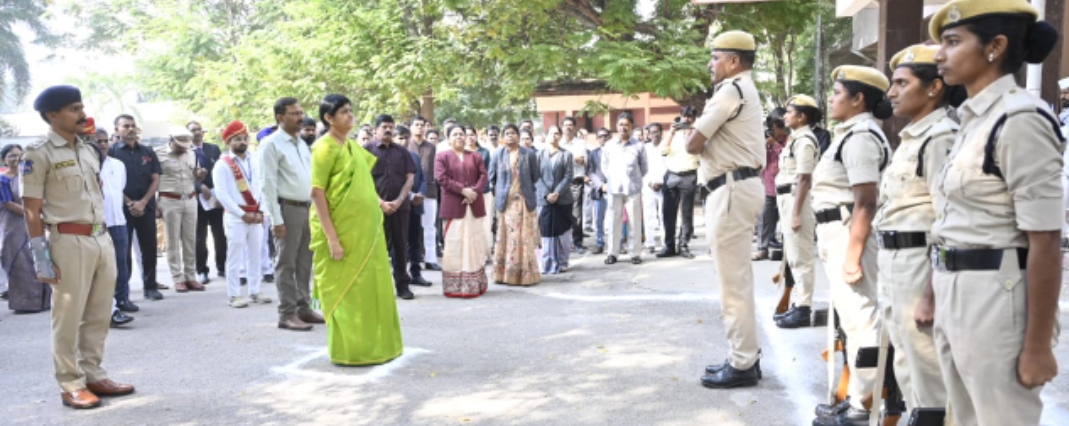హైకోర్టు న్యాయమూర్తికి ఘన స్వాగతం పలికిన జిల్లా ఉన్నతాధికారులు