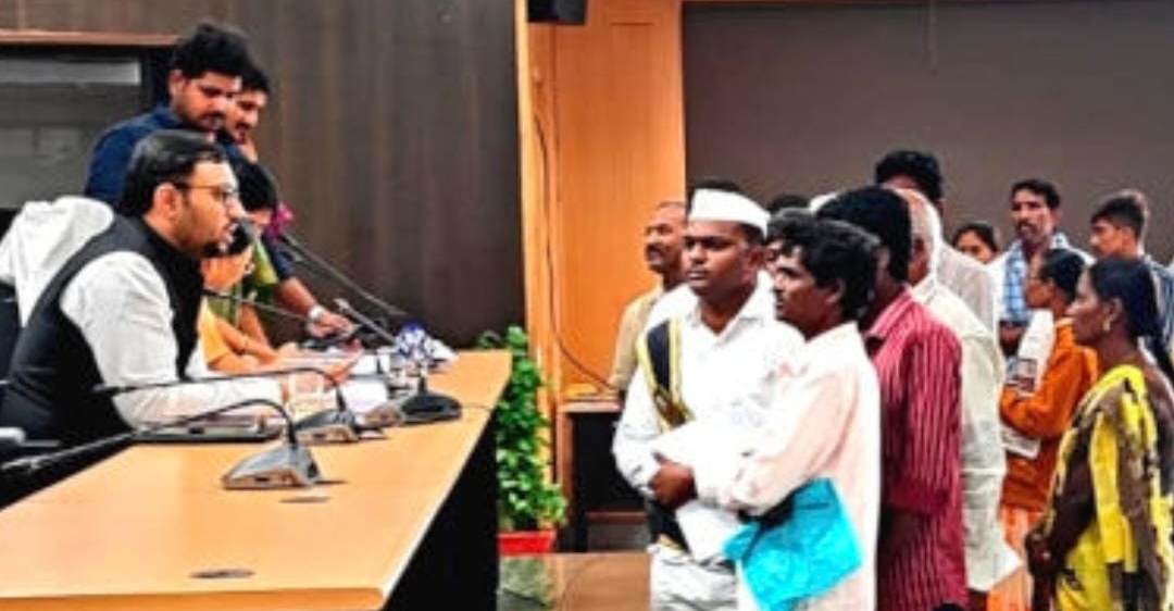 తమ భూమిని ఇతరులు కబ్జా చేశారని ప్రజావాణిలో మహిళల ఆత్మహత్య యత్నం?