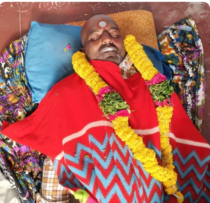 గొంతులో కోడి ఎముక ఇరుకున్ని వ్యక్తి మృతి