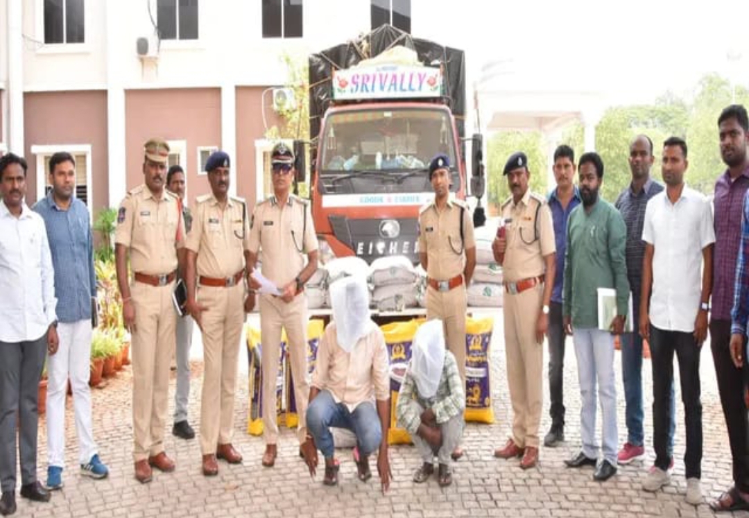 అక్రమంగా రవాణా చేస్తున్న నకిలీ పత్తి విత్తనాలు పట్టివేత