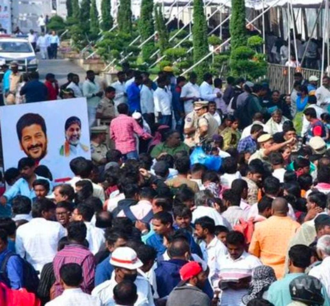 రోడ్డెక్కిన మాజీ మంత్రి మల్లారెడ్డి భూ బాధితులు