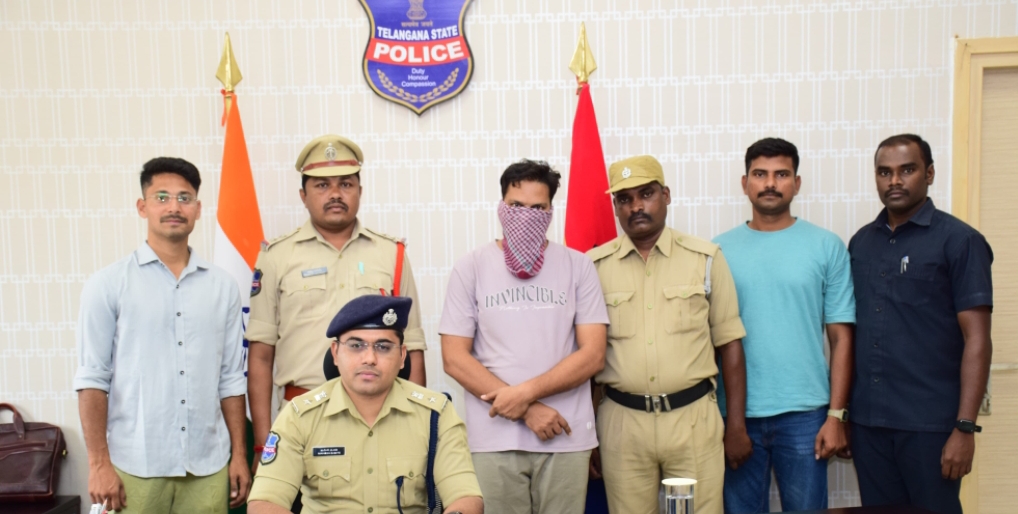 రాజన్న సిరిసిల్ల జిల్లాలో ఆన్లైన్ సెంటర్ లే లక్ష్యంగా సైబర్ నేరాలకు పాల్పడుతున్న ప్రధాన నిందితుడి అరెస్ట్