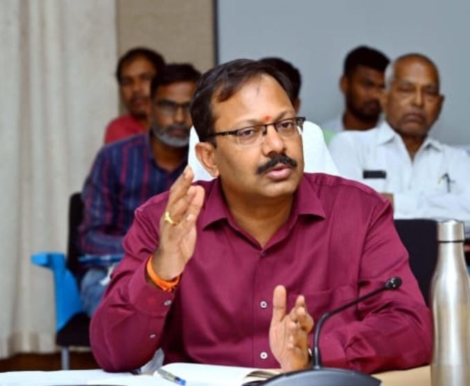 వర్షాకాలం సీజన్లో ప్రజలు ఏక్కడైనా ఇబ్బందులు పడితే టోల్ ఫ్రీ నెంబర్ కు ఫోన్ చేసి సమస్యను తెలపండి : జిల్లా కలెక్టర్ వినయ్ కృష్ణారెడ్డి